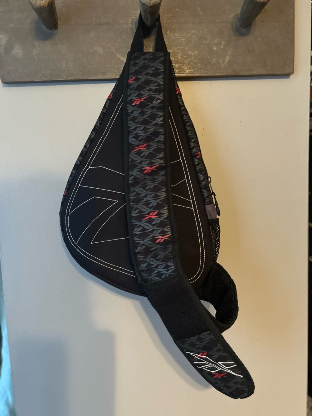 Reebok sling sports bag / like new - Picture 14 of 15